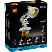 A LEGO Ideas Luxo Jr. (21357) doboz hátoldala, amelyen különböző pózokban szerepel a lámpa figura, a doboz alján méretekkel és funkcióleírásokkal.