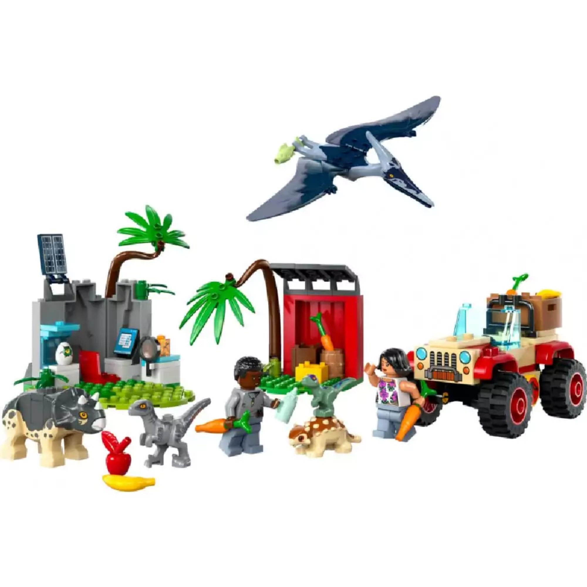 A LEGO Jurassic World Kis dinók mentőközpont (76963) teljes készlete: két minifigura (Darius és Sammy), különféle bébi dinoszaurusz figurák, terepjáró, mentőállomás, pálmafák, gyümölcsök és zöldségek, valamint egy Pteranodon figura a levegőben.