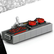 LEGO Marvel Ravager Jumpsuit Groot 76341 készlet robbanódetonátor kiegészítője közelről, piros jelzőfényekkel, kábelekkel és digitális időzítő kijelzővel