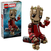 LEGO Marvel Ravager Jumpsuit Groot 76341 készlet doboza és a megépített, piros Ravager űrruhát viselő Groot figura, robbanódetonátor kiegészítővel, Infinity Saga dizájnnal