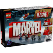 LEGO Marvel MARVEL logó és minifigurák (76313) dobozhátoldal funkciók bemutatásával, kitörő minifigurák és interaktív elemek.