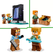 Közelkép a LEGO Minecraft A fegyverraktár (21252) szett karaktereiről és kiegészítőiről: Alex és Steve minifigurák, kardokkal és páncélokkal felszerelve, ládával és portállal.