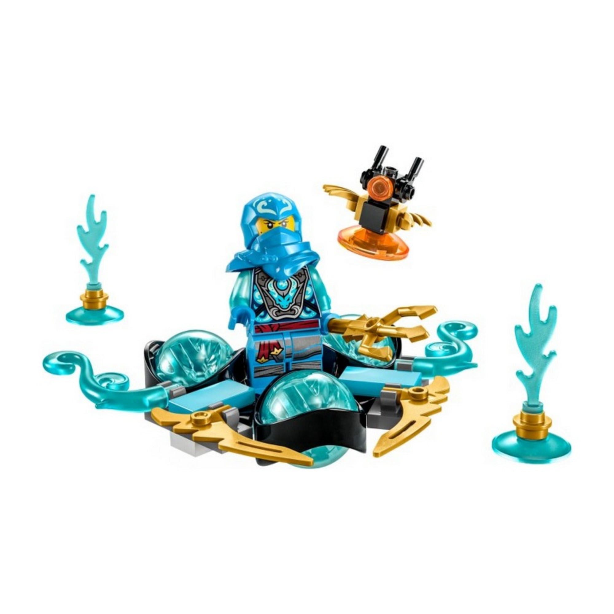 A LEGO 71778 készlet minden eleme: Nya minifigura, átlátszó kék pörgő, tüskék, vízmotívum elemek, kiegészítők és arany fegyverek.