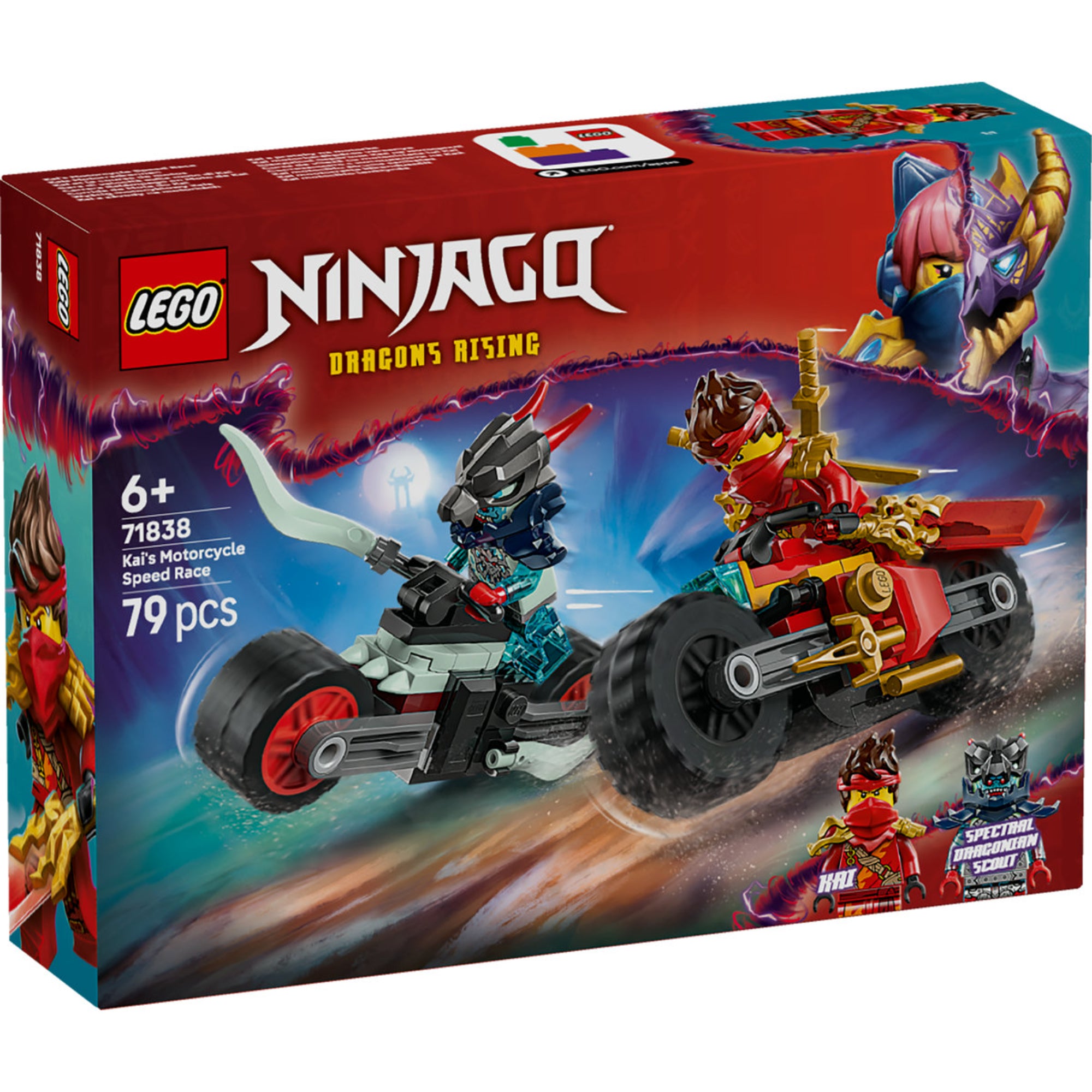 A LEGO Ninjago 71838 szett doboza, rajta a két motoros figura verseny közben, Kai vörös motorján és a gonosz figura fegyverrel felszerelt járművén.