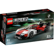 A LEGO Porsche 963 versenyautó szett doboza elölről fotózva, háttérben egy pályán száguldó autó illusztrációval.