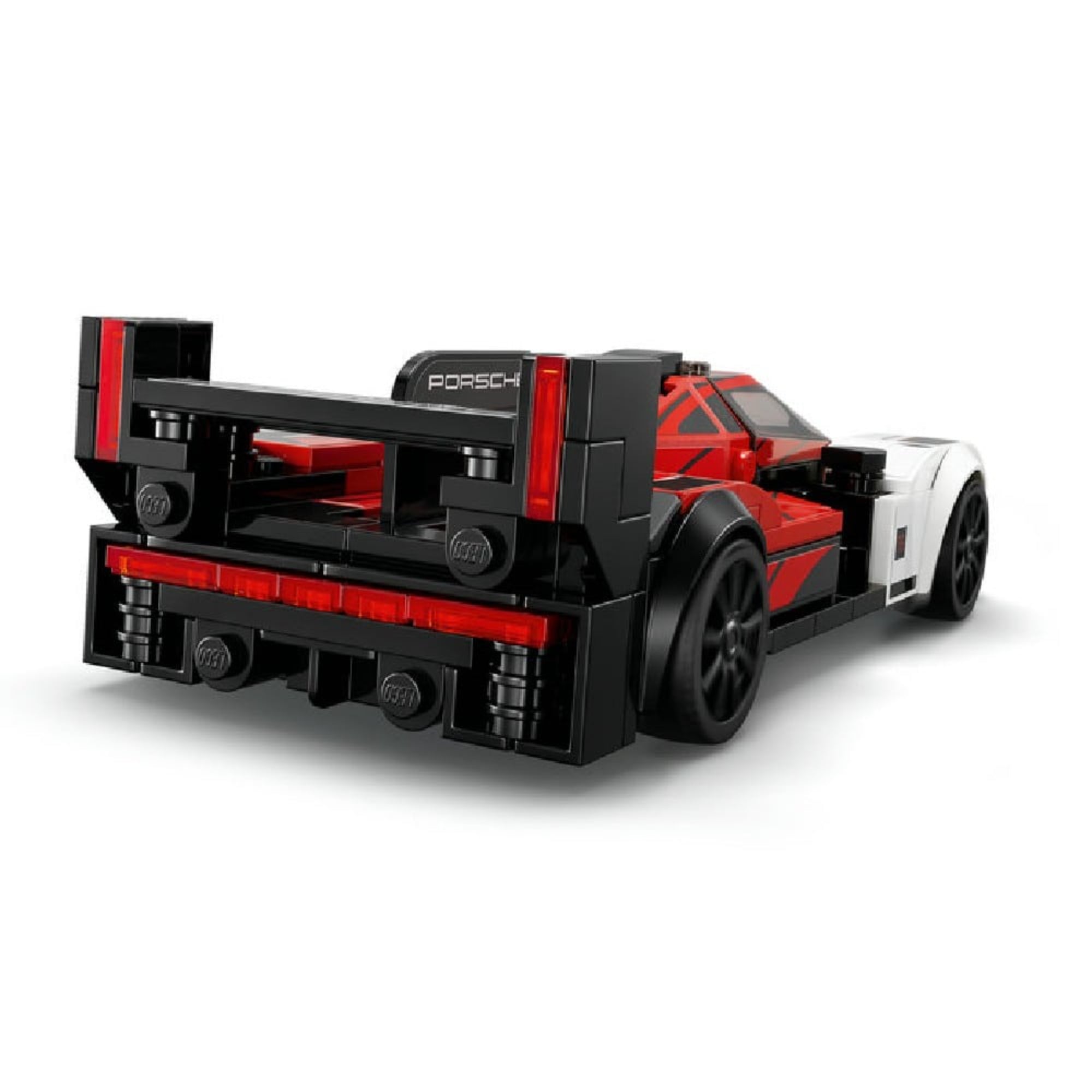 A LEGO Porsche 963 hátulnézeti képe, kiemelve a részletes hátsó spoiler és kipufogórendszer megoldásait.