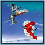 A képen két aprólékosan megépített LEGO Star Wars mikromodell látható a 2024-es adventi naptárból.