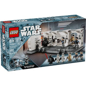A LEGO Star Wars Beszállás a Tantive IV-be (75387) készlet doboza elölnézetből, amely bemutatja a jelenetet, a figurákat és a 25 éves jubileumi ARC Trooper Fives minifigurát.