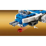 Közelkép a LEGO Y-Wing Microfighter elülső rakétavető mechanizmusáról, amely piros koronglövedéket indít.
