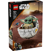LEGO Star Wars Grogu with Hover Pram (75403) dobozkép – A díszdobozon Grogu, a lebegő babakocsijában, sivatagos háttér előtt.