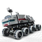 LEGO Star Wars Republic Juggernaut (75413) közelről – A részletesen kidolgozott, futurisztikus kerekű jármű impozáns megjelenése.