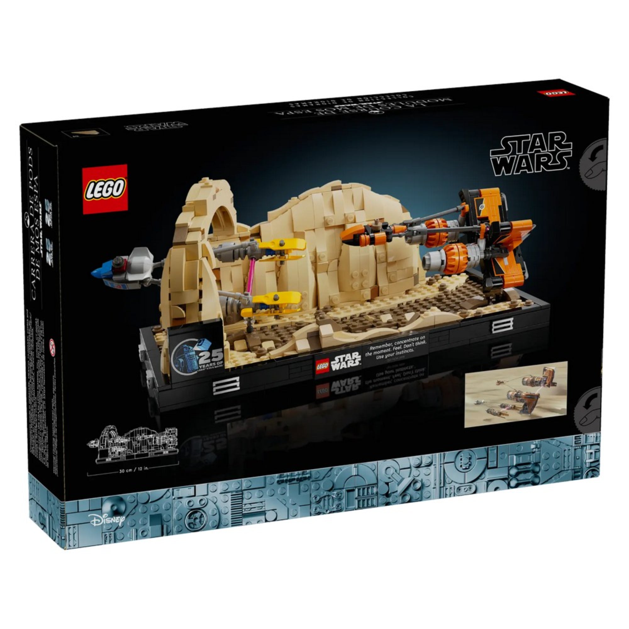 A LEGO Star Wars Mos Espa fogatverseny dioráma (75380) dobozának hátoldala, részletes képekkel a modell elemeiről és méretarányos rajzzal a doboz alsó sarkában.