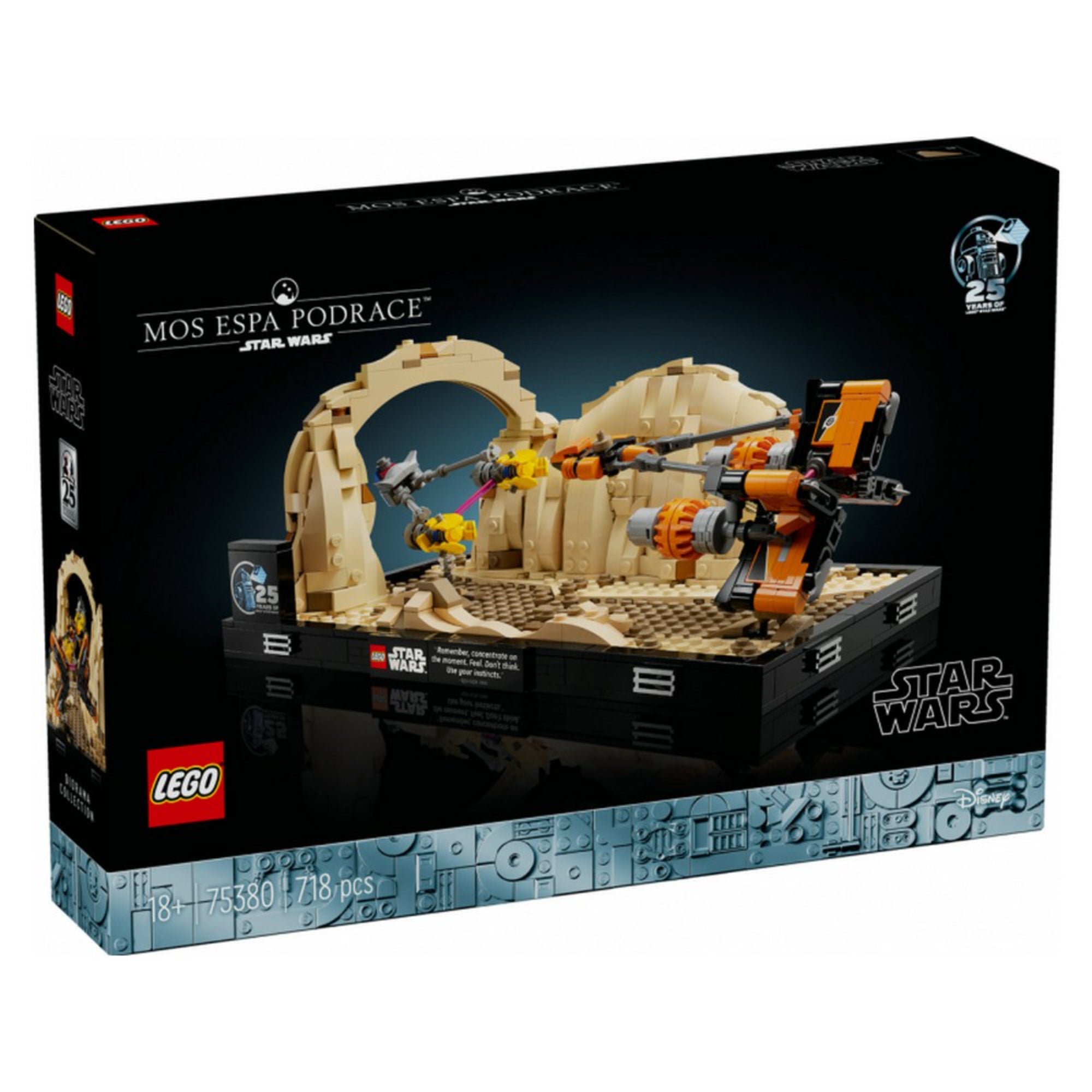 A LEGO Star Wars Mos Espa fogatverseny dioráma (75380) díszdobozának eleje, sötét háttérrel, rajta a klasszikus jelenetet ábrázoló épített diorámával és a 25 éves Star Wars logóval.