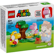 A LEGO Super Mario Yoshi tojglisztikus erdeje kiegészítő szett (71428) doboza elölnézetből, rajta a két Yoshi figura, egy fa, tojás és Mario illusztrációja.