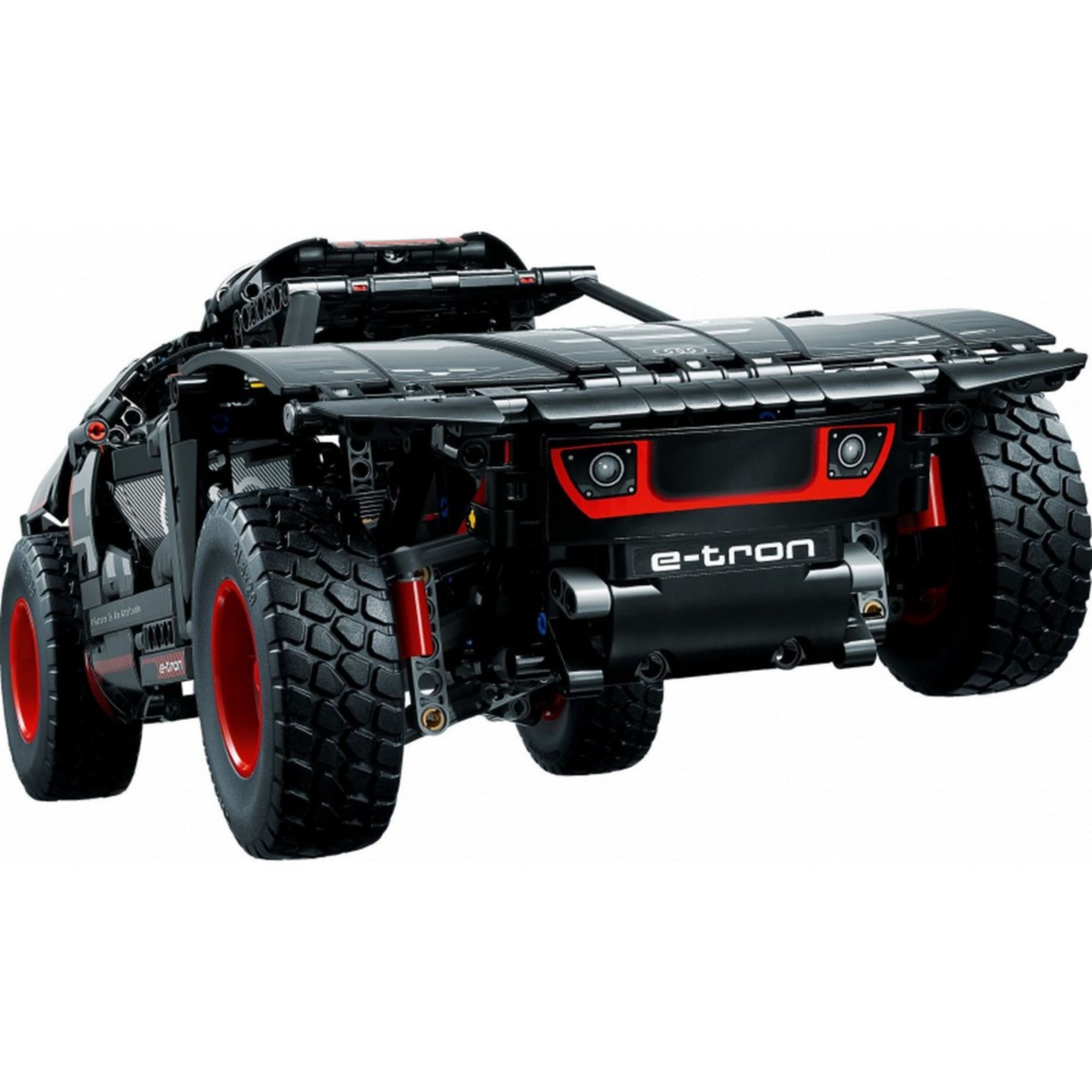 LEGO Technic Audi RS Q e-tron 42160 terepjáró modell hátulnézetből, fekete karosszériával és piros keréktárcsákkal, jól látható e-tron felirattal és részletes kidolgozással.