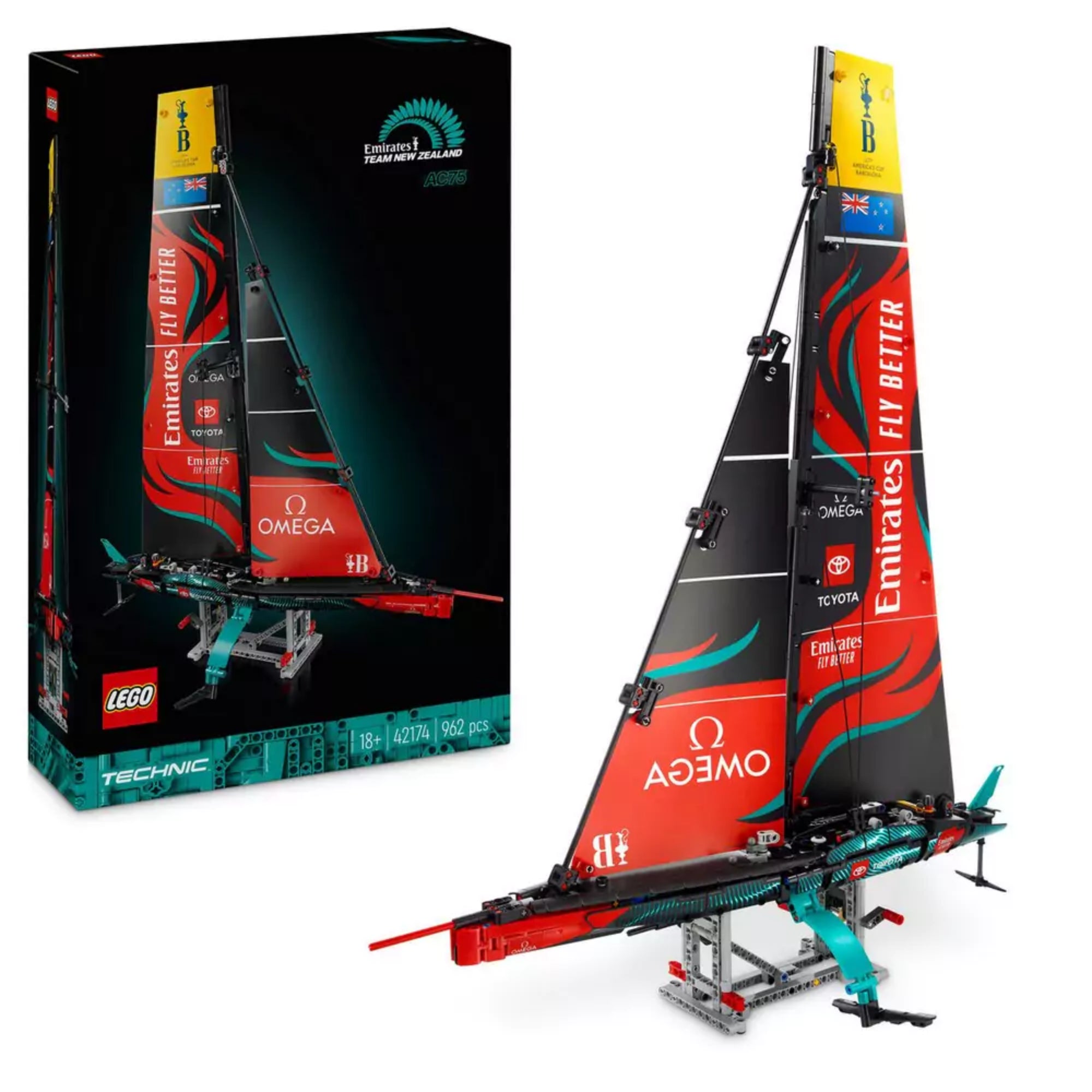 A LEGO Technic Emirates Team New Zealand AC75 (42174) doboza és a mellette álló kész jachtmodell, élénk színekben és valósághű részletekkel.