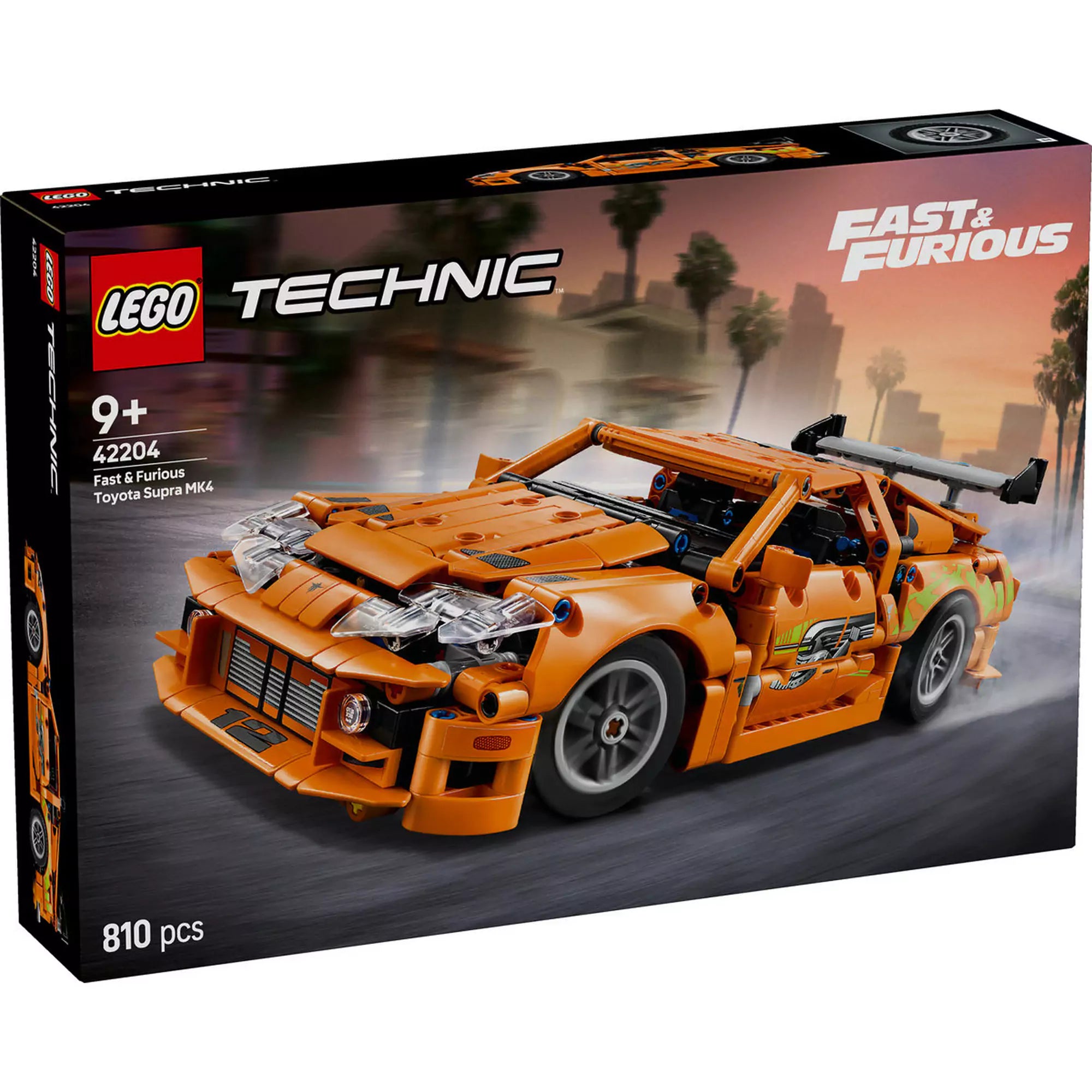  LEGO Technic Fast and Furious Toyota Supra MK4 (42204) doboza szemből, látványos városi háttérrel és száguldó autóval.