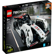 A LEGO Technic Formula E Porsche 99X Electric (42137) doboza, amely a visszahúzós funkciójú, 422 darabból álló versenyautót ábrázolja versenypályán.