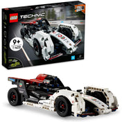 A LEGO Technic Formula E Porsche 99X Electric (42137) doboza és az összerakott modell egy képen, részletgazdag versenyautó fekete, piros és fehér színekben.