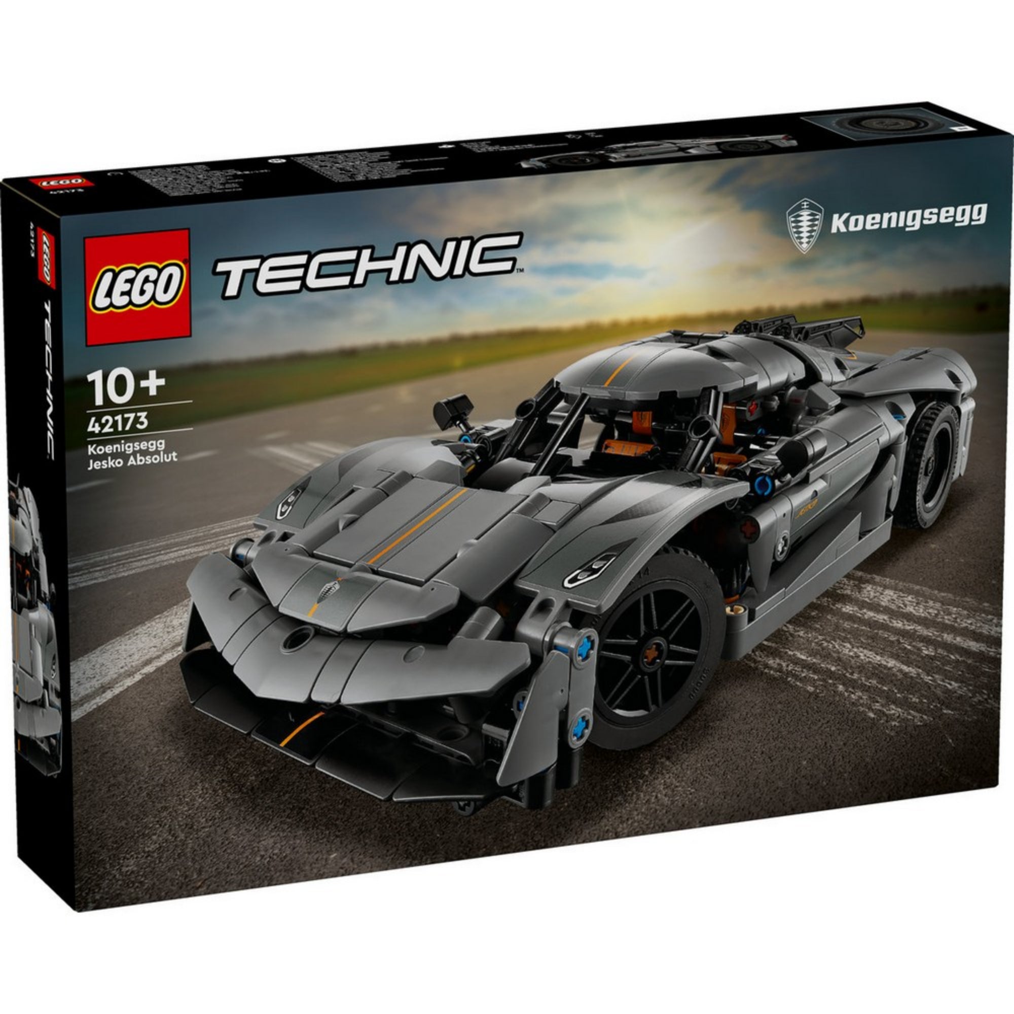 A LEGO Technic Koenigsegg Jesko Absolut doboza közelről, amelyen az autó az aszfaltos versenypályán látható, hangsúlyosan megjelenítve a Koenigsegg logót és a 10+ ajánlott korhatárt.