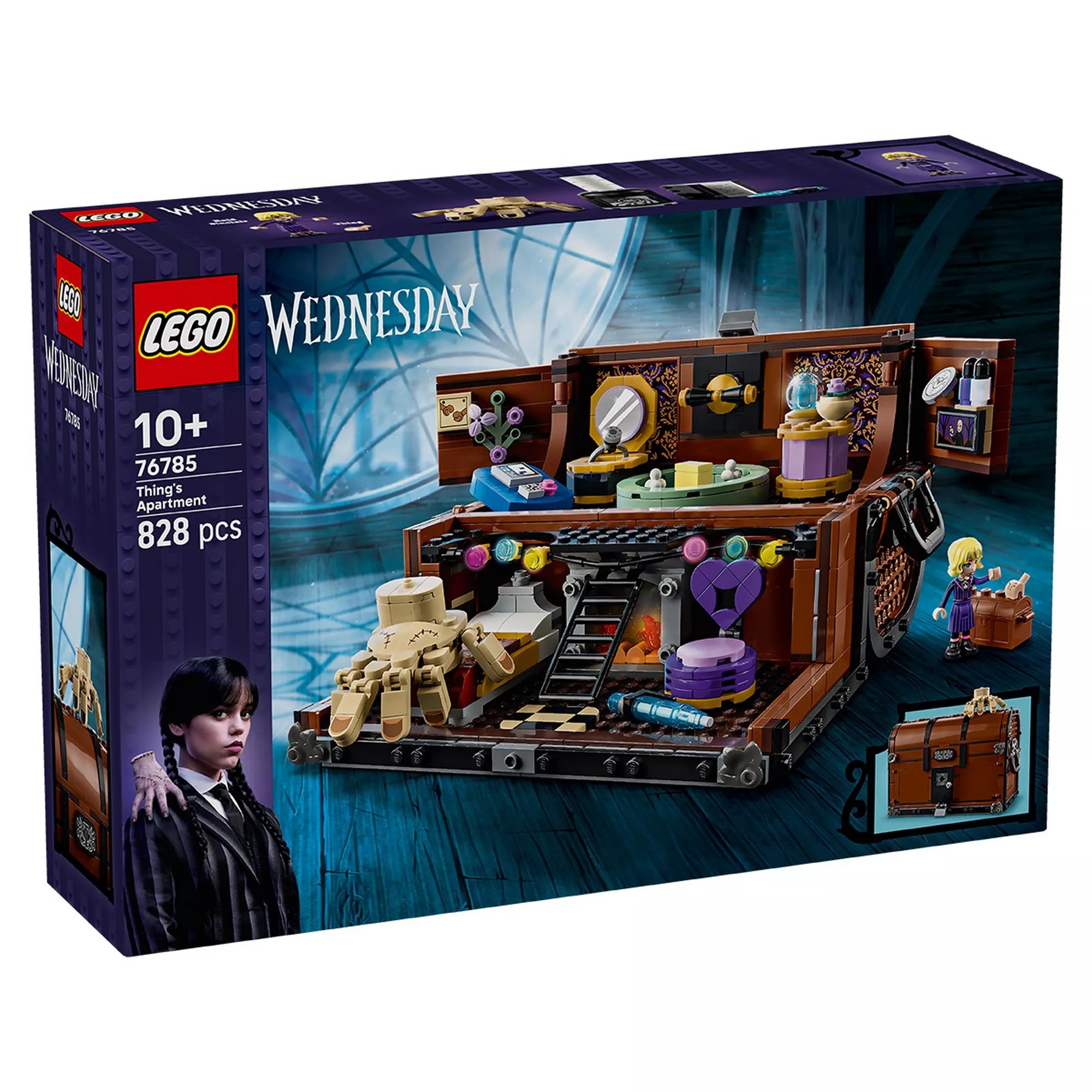 A LEGO Wednesday – Thing’s Apartment (76785) doboza, amelyen a részletesen megépített láda belső tere látható, tele varázslatos kiegészítőkkel és a karakterekkel.