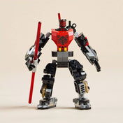 A teljesen összerakott Darth Maul mech figura egyenesen előre néz, kezében a hosszú vörös fénykard, részletgazdag testtel és mozgatható végtagokkal.
