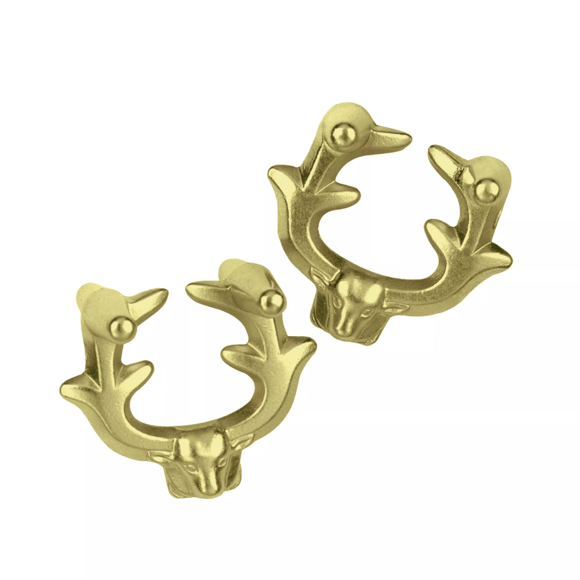 A Huzzle Cast Elk puzzle két különválasztott darabja, mindkettő szarvasfejjel és agancsformával díszített, világos háttér előtt.