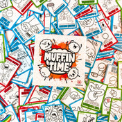 Muffin Time társasjáték színes, vicces illusztrációval ellátott kártyákkal, középen a játék logója látható muffinokkal díszített háttéren.