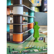 New York város építészei – Flatiron – többszintes épületmodell közelről, építés közbeni részlet fa figurával.