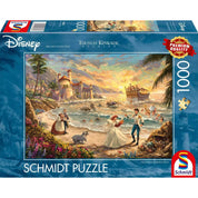 Ez a Schmidt Disney Little Mermaid Celebration of Love 1000 darabos puzzle egy varázslatos jelenetet ábrázol A kis hableány meséből. Ariel és Eric herceg romantikus pillanatát Thomas Kinkade művészi részletességgel örökíti meg, gyönyörű tengerparti háttérrel és vibráló színekkel. Kiváló minőségű darabjai tökéletesen illeszkednek, így minden Disney-rajongó számára felejthetetlen élményt nyújt.