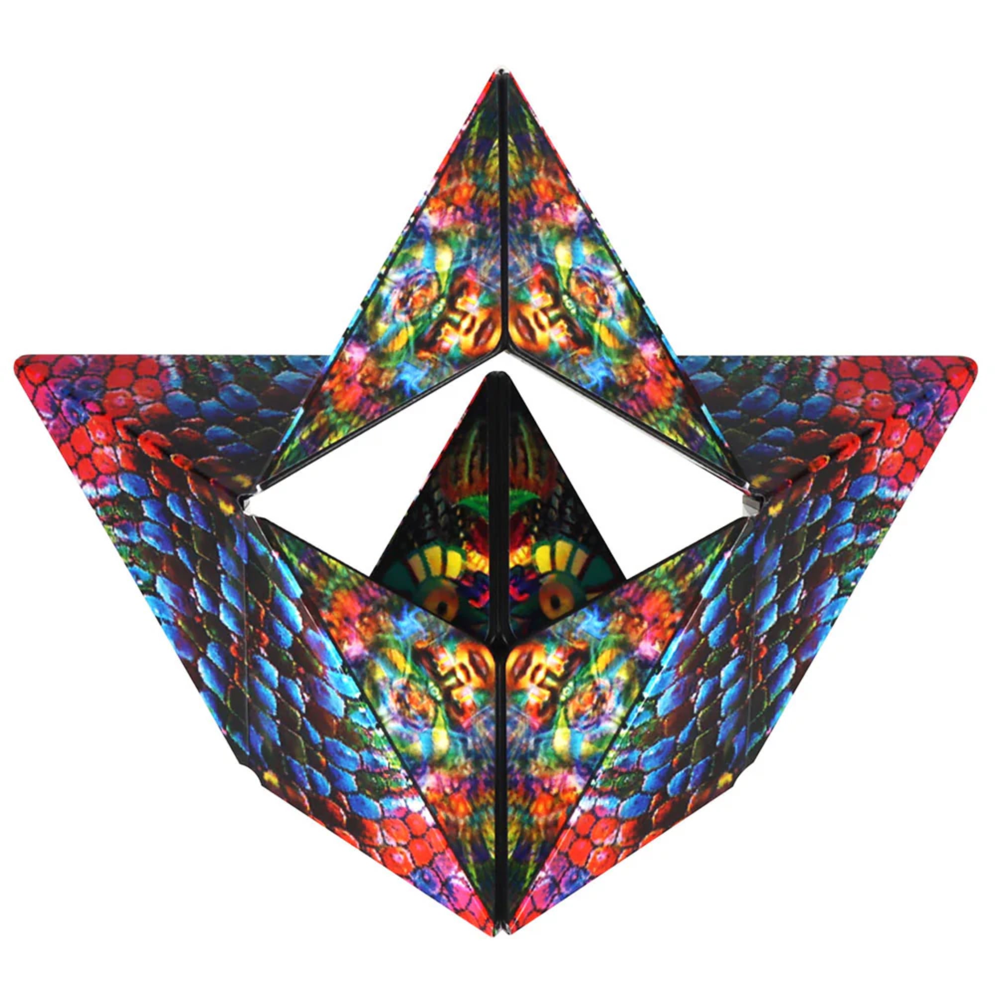 Harmadik kép: A Shashibo: Chameleon mágneses kocka egyik nyitott formája, háromszög alakzatokból álló geometriai szerkezet, színpompás pikkelymintával.