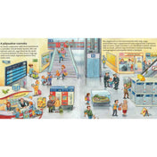 Illusztrált jelenet a Barátaim, a járművek: Mindent tudok a vasútról! könyvből, amely egy forgalmas vasútállomás csarnokát mutatja be utasokkal, jegyautomatával, információs pulttal és rendőrökkel.