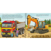 „Barátaim, a járművek – Járművek az építkezésen könyv oldala, ahol markoló földet rak egy piros teherautóba, miközben munkások és gyerekek figyelik az építkezést.”