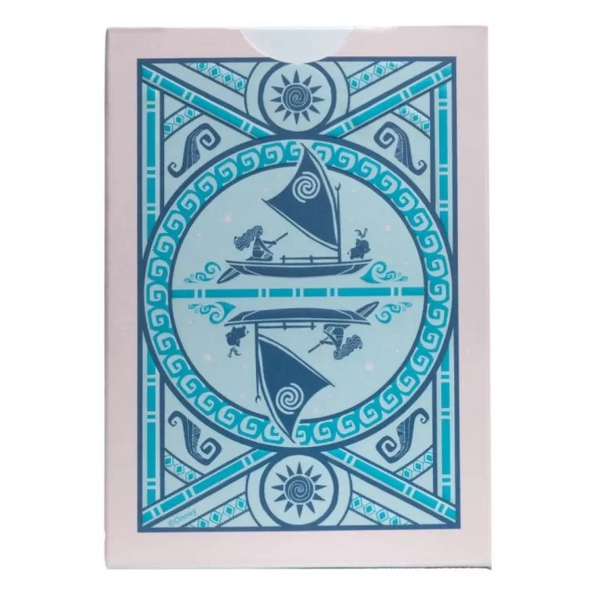 A Bicycle Disney Vaiana kártyajáték hátlapja, amelyen polinéz minták és Vaiana hajója látható tengerkék árnyalatokban.