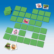 Bogyó és Babóca – Ki kicsoda? memóriajáték játékmenet közben, több felfordított kártyával és kevert mesefigurás, illetve rovaros képekkel.