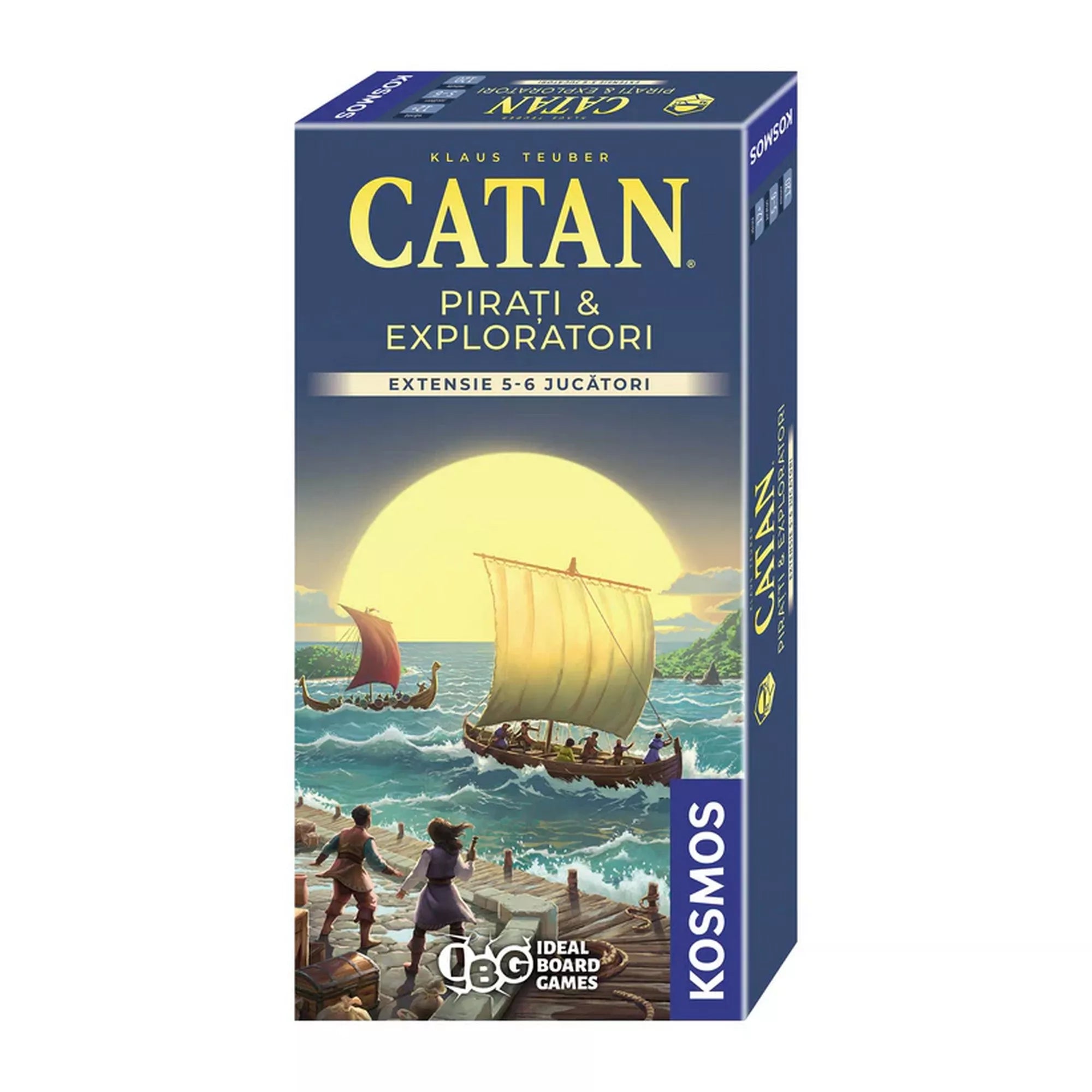 A Catan: Pirați și exploratori – 5–6 jucători kiegészítő doboza, amelyen naplementében hajózó vitorlások láthatók. A borítón a Catan logó és a Kosmos kiadó emblémája szerepel.