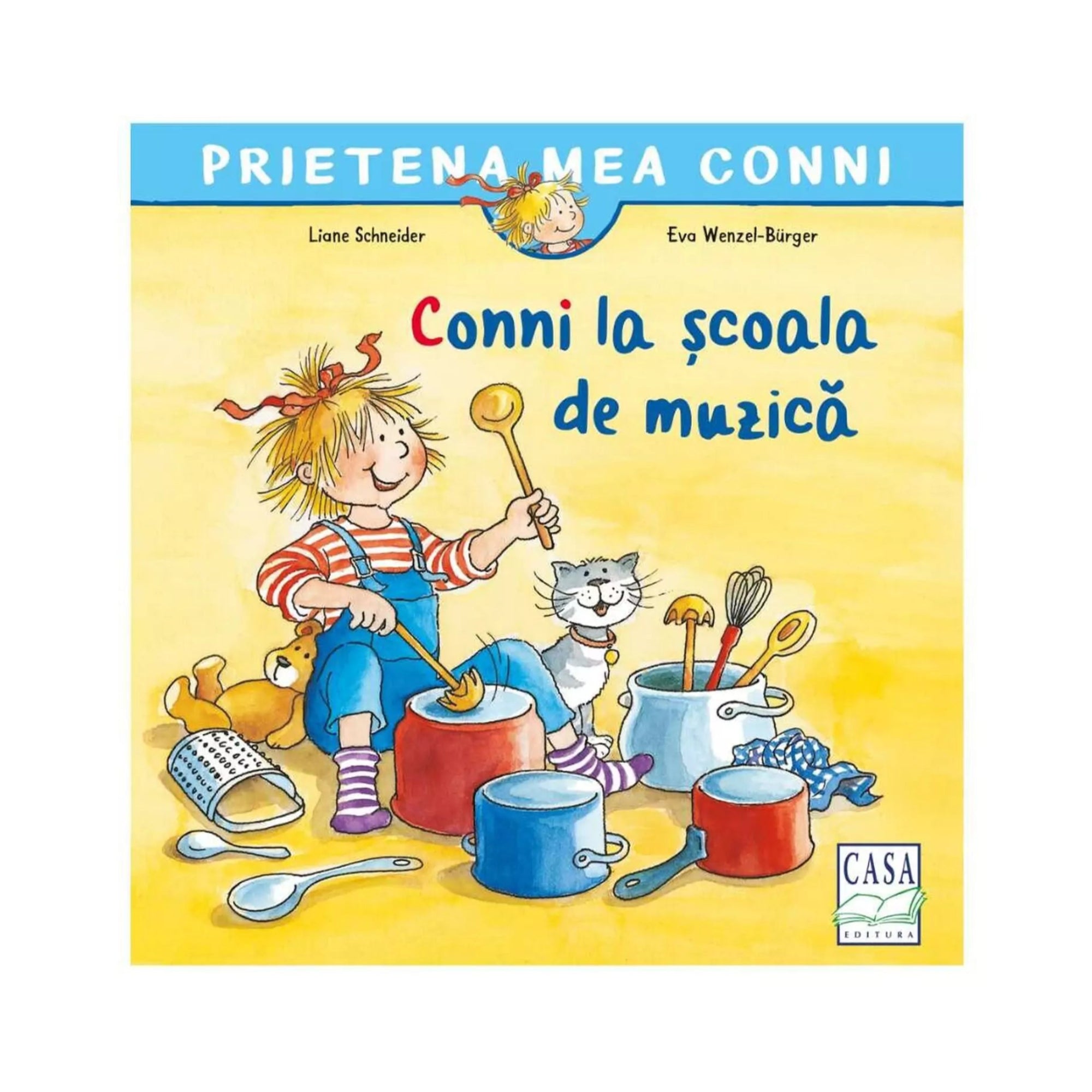 A könyvborítón a „Prietena mea Conni – Conni la școala de muzică” című gyerekkönyv látható. A rajzon Conni, a kislány kék kertésznadrágban és piros-fehér csíkos pólóban fakanalakkal dobol különböző lábasokon és fazekakon, mellette egy mosolygós macska ül.