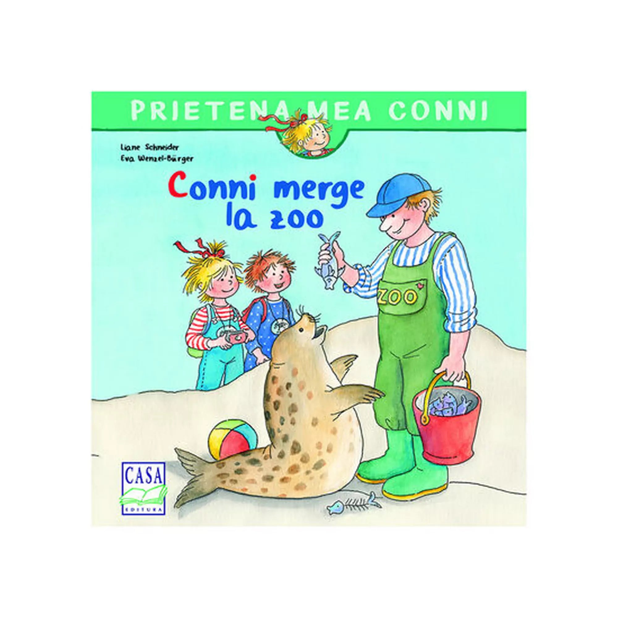 „A Conni merge la zoo román nyelvű mesekönyv borítója, amelyen Conni és társai egy állatkertben nézik, ahogy a gondozó egy fókát etet.”