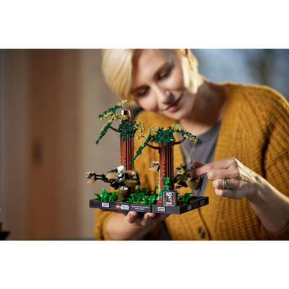 LEGO Star Wars Diorama Urmarire cu speederul pe Endor 75353