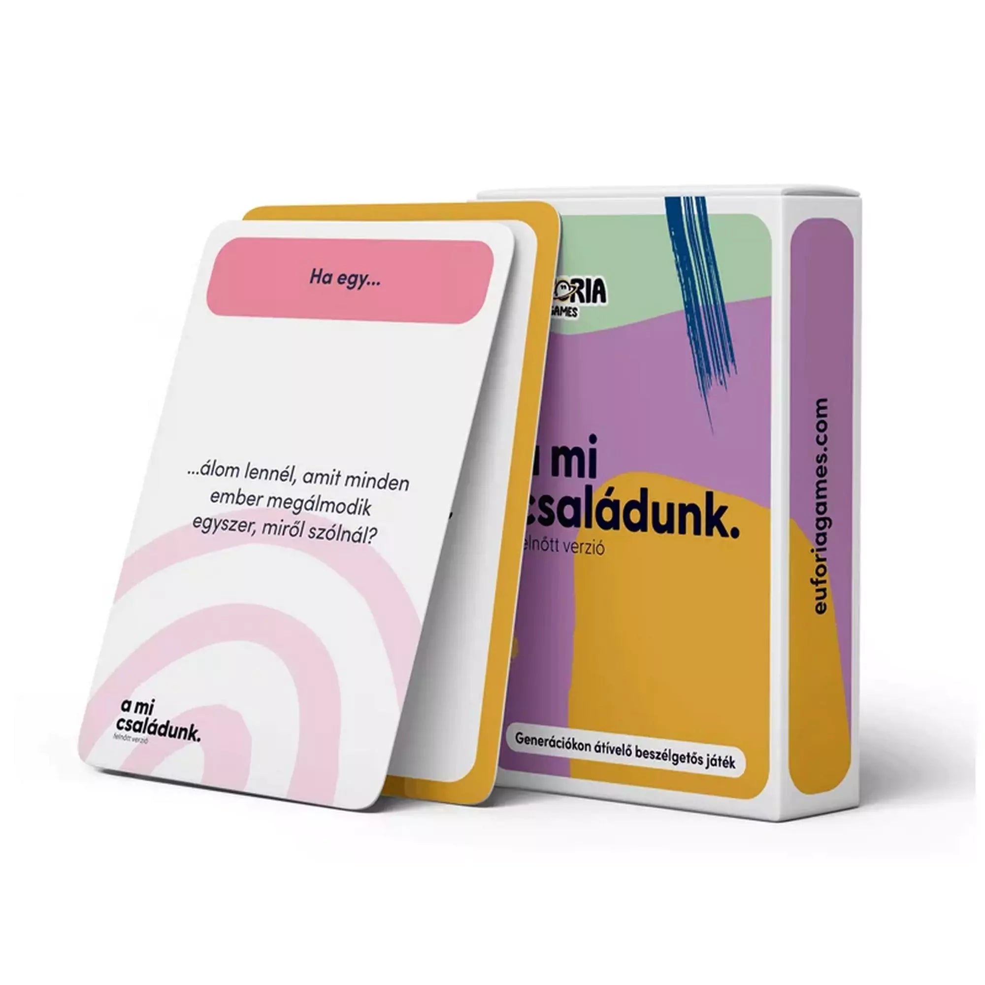 A mi családunk – felnőtt verzió játék doboza és egy kihúzott kártya, amely generációkon átívelő beszélgetéseket indít el.