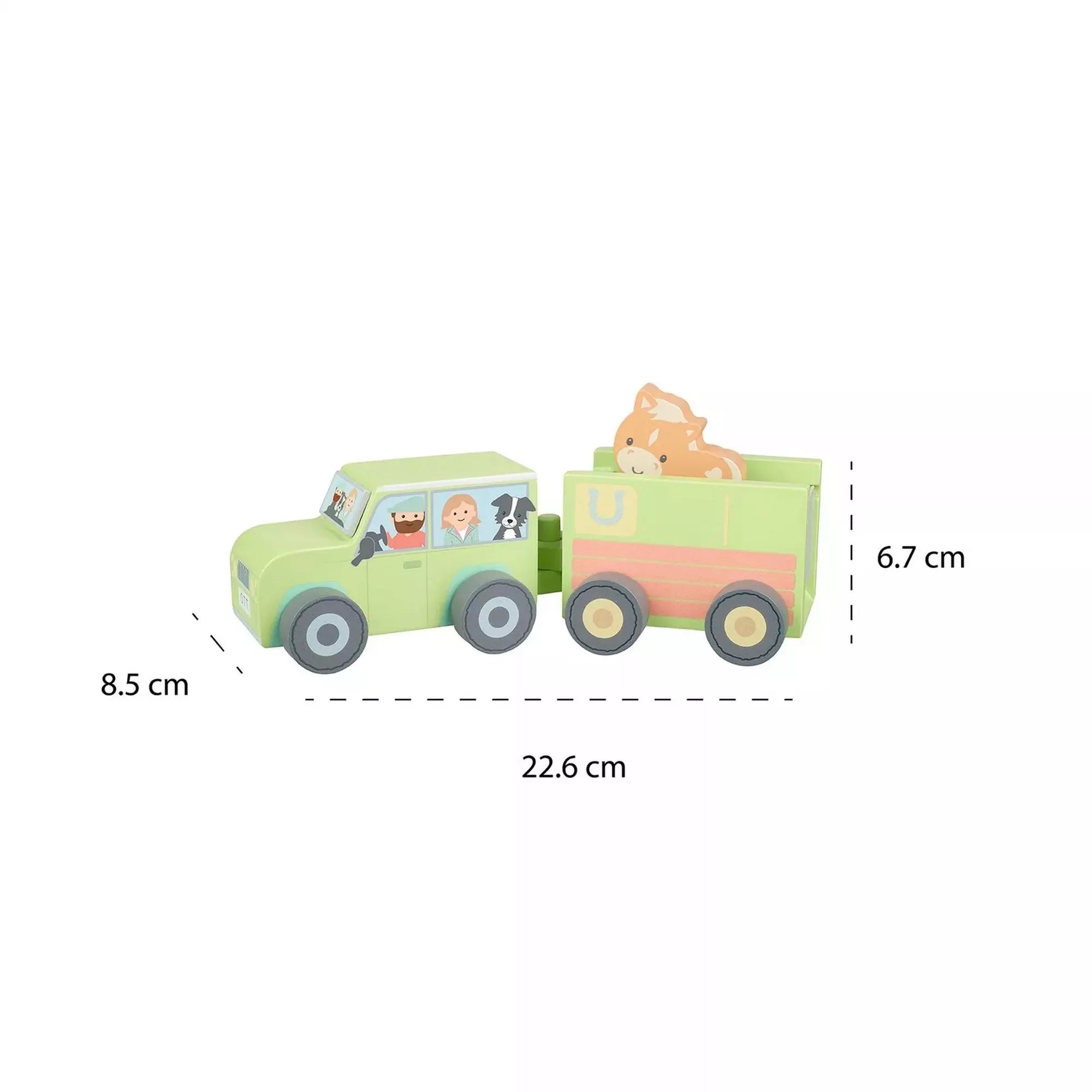 A fa teherautó méreteit bemutató kép az Orange Tree Toys-tól. A jármű hossza 22,6 cm, magassága 6,7 cm, a teherautó eleje 8,5 cm magas. A lovacska az utánfutóban ül, a barátságos sofőr és utasa az ablakon át látható – tökéletes kis kezek számára.