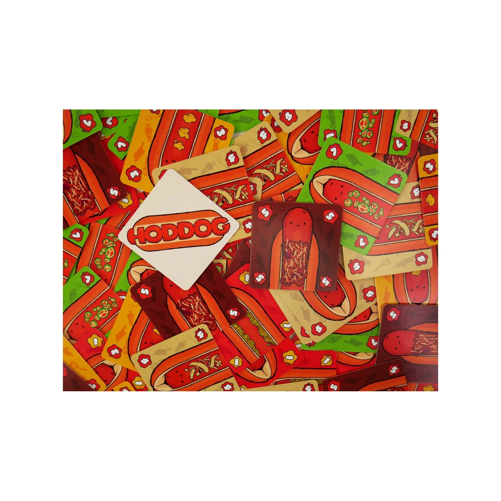 A Hoddog társasjáték színes hot dog mintás kártyái egy látványos, tematikus háttéren elszórva, középen a játék logójával.