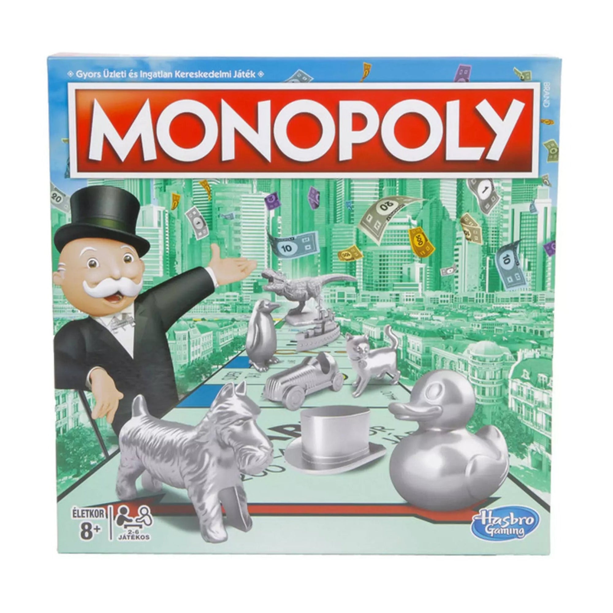 A Monopoly társasjáték dobozának előlapja, zöld város háttérrel, ahol a játék logója dominál piros-fehér betűkkel. A képen látható a jól ismert cilinderes Mr. Monopoly figura, valamint ezüstszínű játékbábuk, köztük egy kacsa, kutya, kalap és autó.
