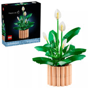 LEGO Botanicals Peace Lily (11504) készlet megépített modellje és az eredeti doboz egymás mellett, fehér háttéren, jól látható dekorációs növény és csomagolás.