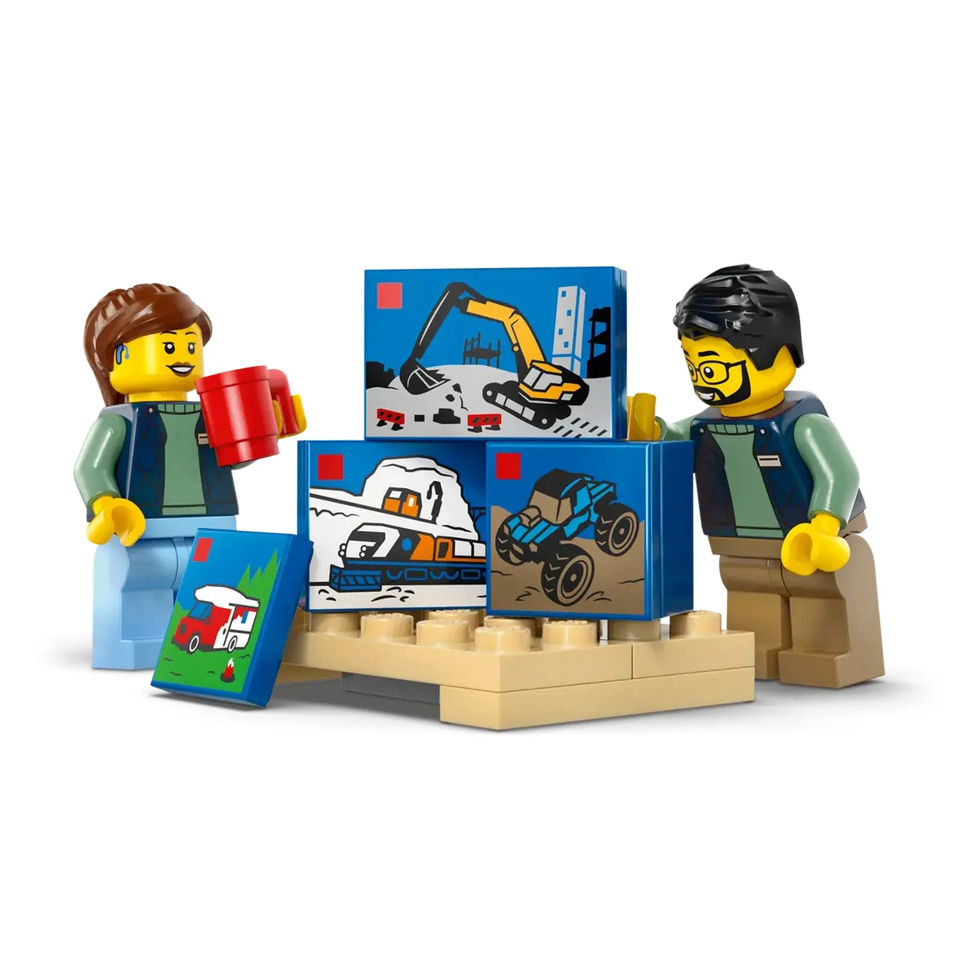 LEGO City: A LEGO furgon 60500 – Minifigurák LEGO mintás dobozokkal és kiegészítőkkel közelről.