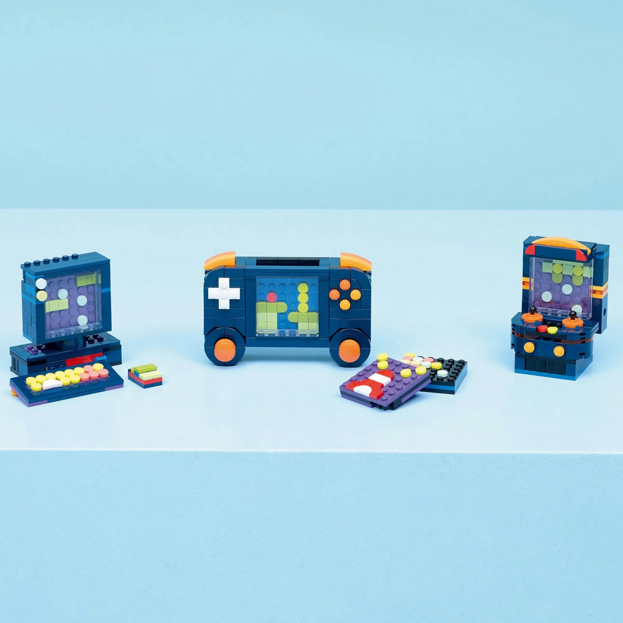 LEGO Creator 3 az 1-ben Retro videojáték konzol 31380 megépíthető modellek, a három alternatív változat együttesen.