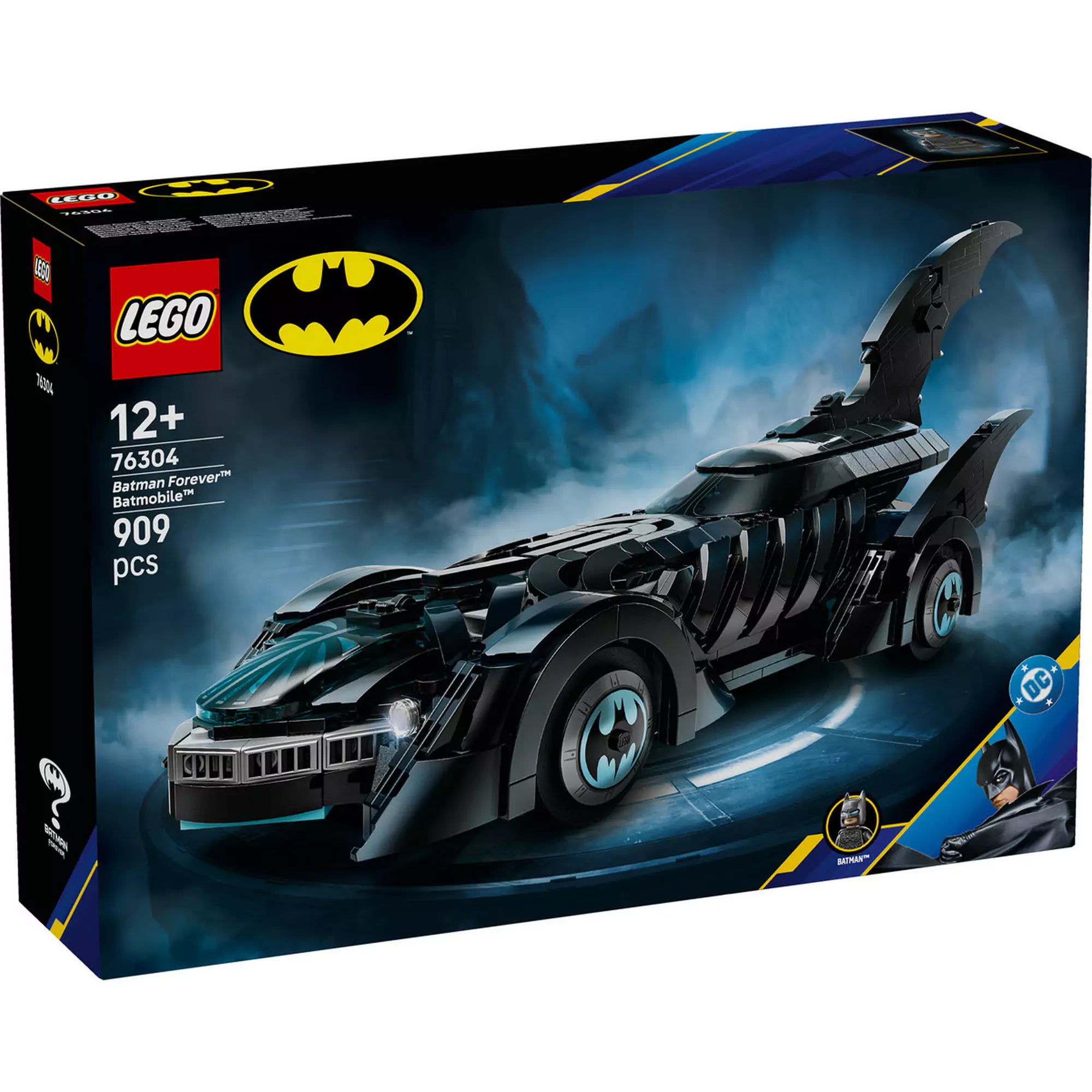 LEGO DC Super Heroes: Mindörökké Batman Batmobile (76304) dobozkép, a legendás fekete Batmobil a ködből előtűnve, 909 elemből építhető modell.