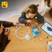 Gyermek LEGO Disney Jégvarázs készletet épít a LEGO Builder alkalmazás segítségével, 3D-s digitális útmutatóval
