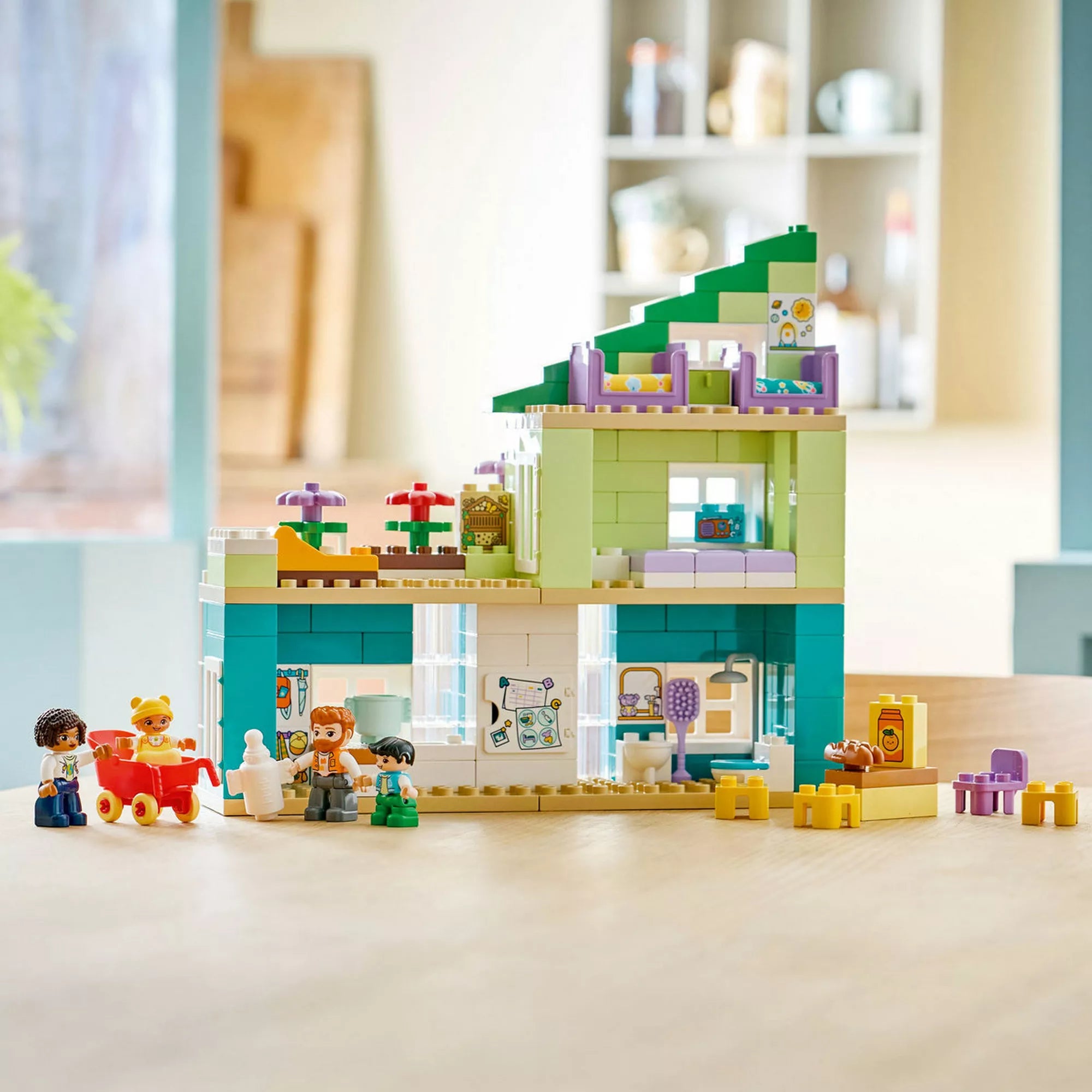 LEGO® DUPLO® Modern családi ház berendezett belső terekkel, konyhával, fürdőszobával és hálószobával, figurákkal és mindennapi kiegészítőkkel