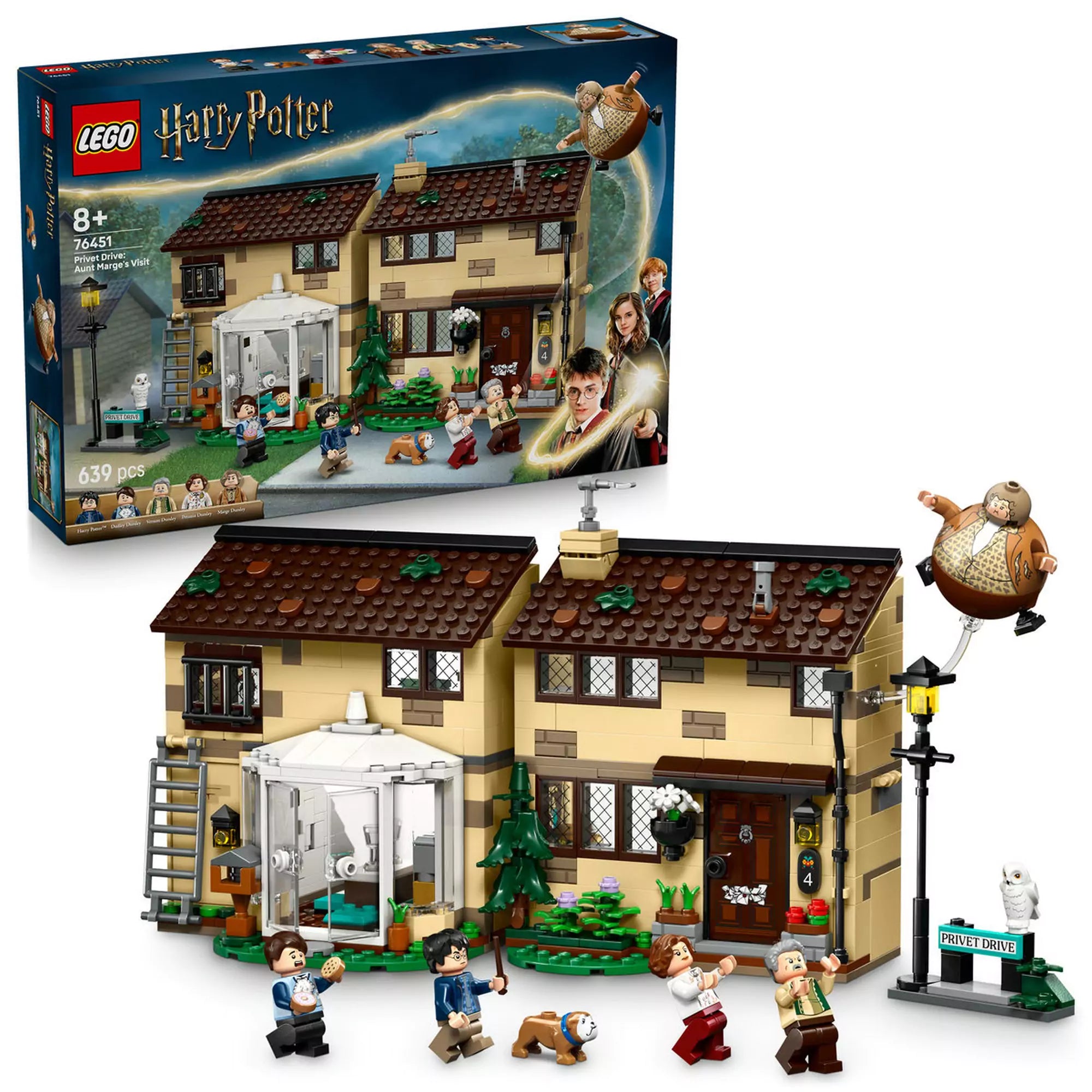 LEGO Harry Potter: Marge néni látogatása a Privet Drive-on (76451) – a készlet tartalma dobozzal, házzal és minifigurákkal elrendezve.